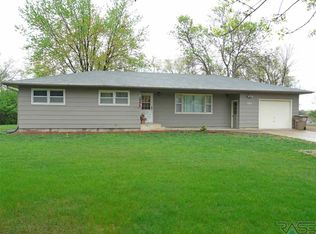 605 W Sanborn St, Parker, SD 57053