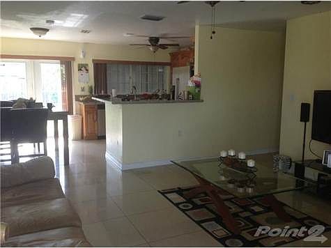 2nd image of 515 SW 8th Ave