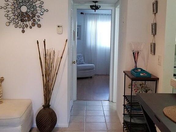 4th image of 110 Shore Court #111b