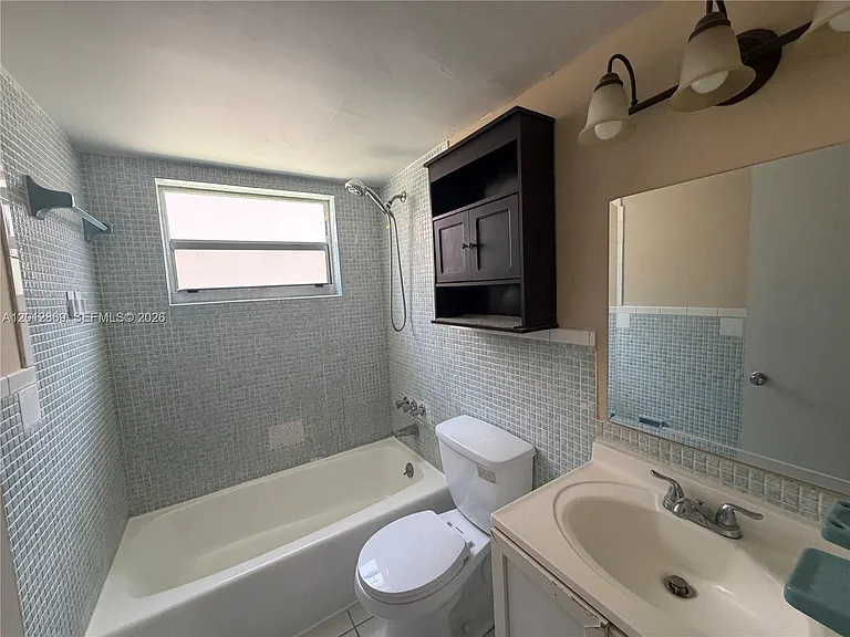 1702 McKinley St #4 — Photo 17