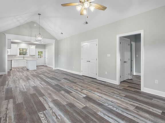 5th image of 66321 Markham Dr