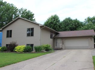 141 Friendship St, Iowa City, IA 52245
