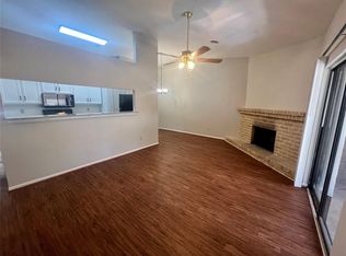 923 Carrell St APT B, Tomball, TX 77375
