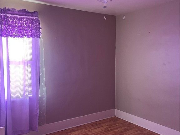 3rd image of 305 Grant St