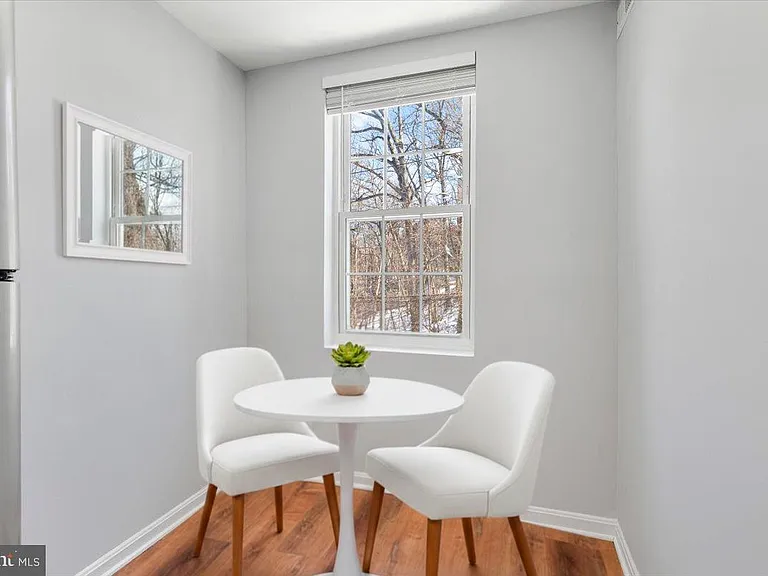 1909 N Rhodes St #25 — Photo 13