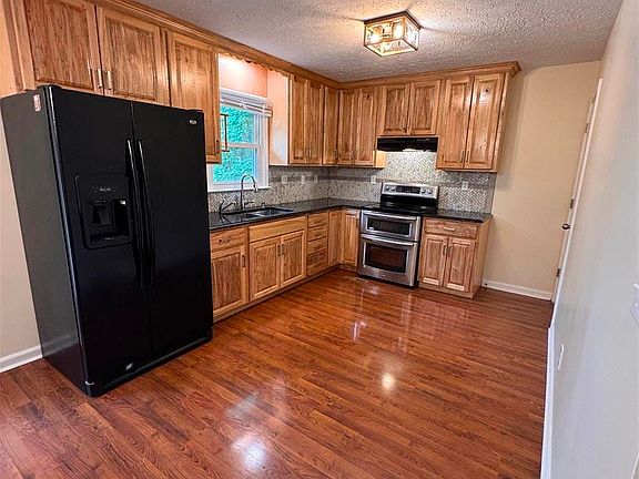 3rd image of 108 Wedgewood Ct