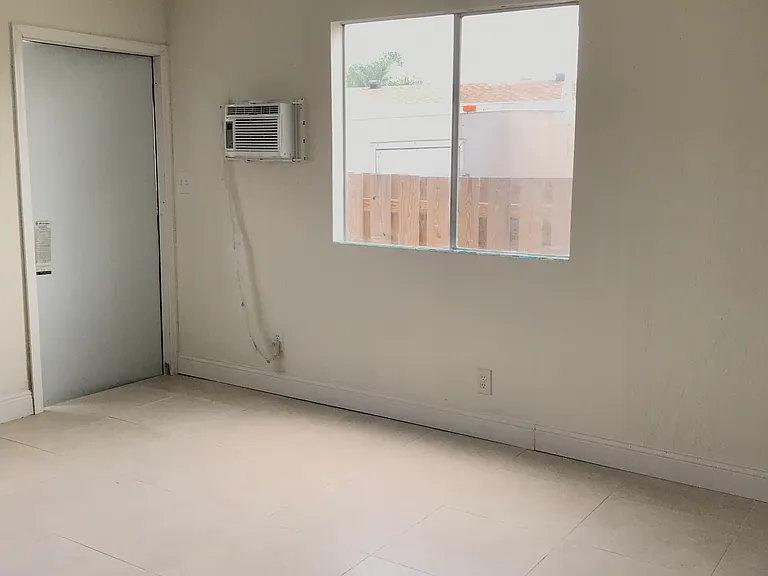 10166 Marlin Cir #3 — Photo 2