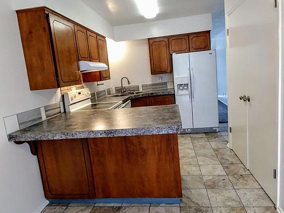 Kitchen & Dining Area