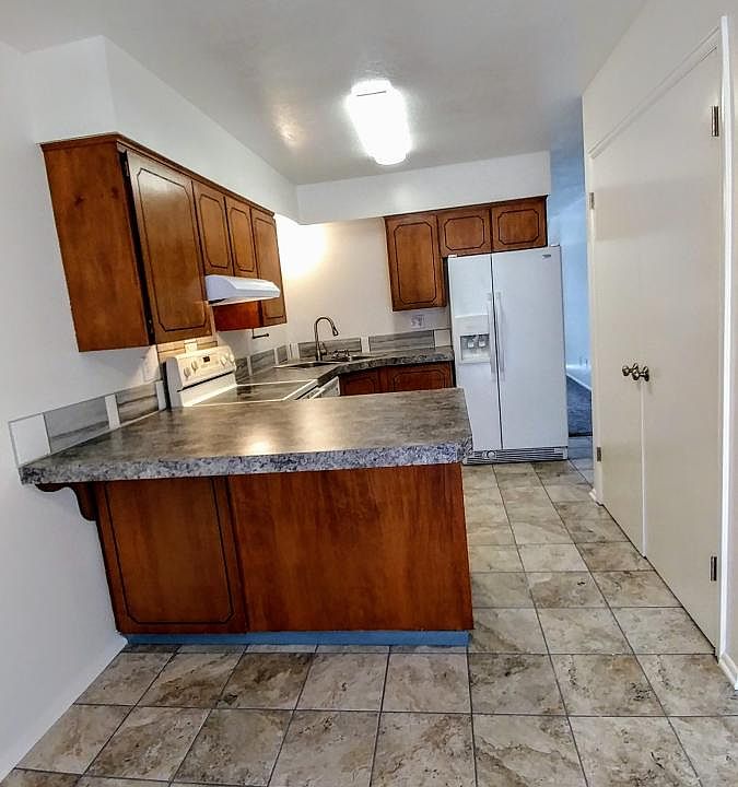 Kitchen & Dining Area