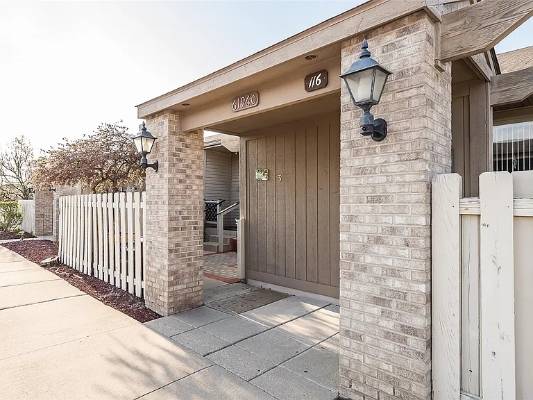 61960 Arlington Cir #3 — Photo 1