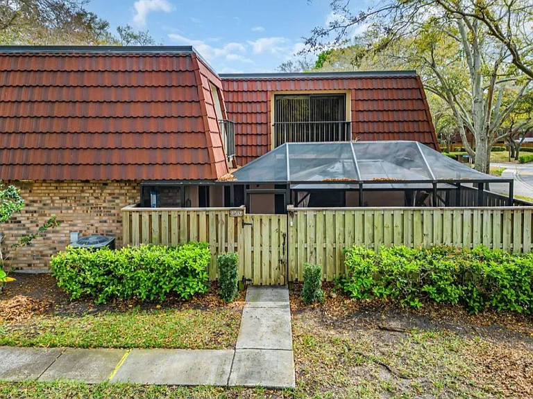 2703 5th Ct — Photo 30