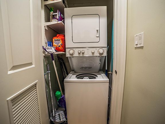 2nd image of 1710 W Diversey Pkwy #2