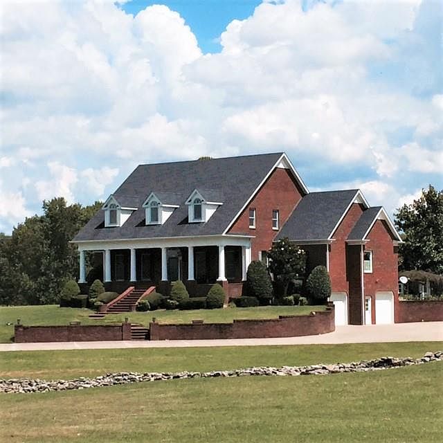 1st image of 576 Jennings Ln