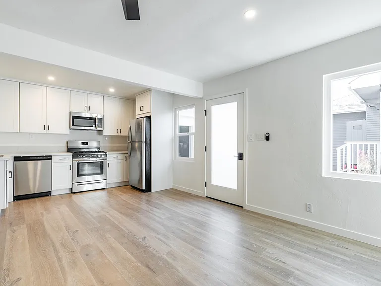 4509 1/2 Utah St — Photo 10