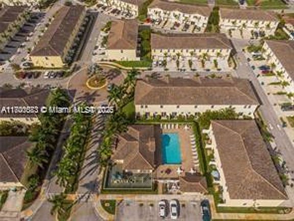 4th image of 4040 NW 11th St #4040