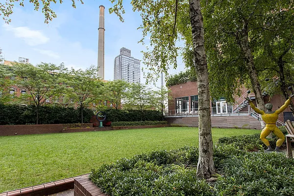 Rented by Compass | media 32