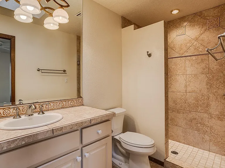 10405 Camino Del Oso NE — Photo 18