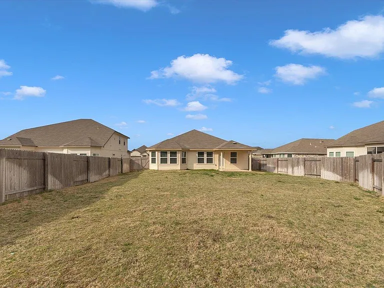 405 Grasslands Trl — Photo 38