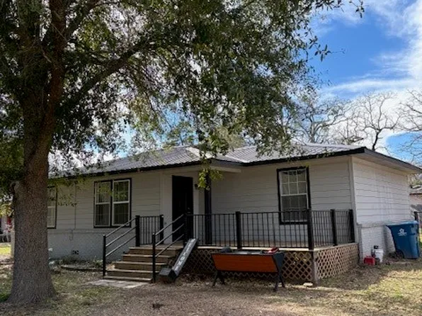 401 Reynolds Rd, Athens, TX 75751