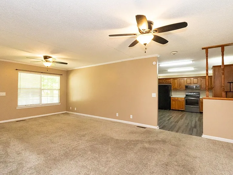 8260 Oxford Dr — Photo 7