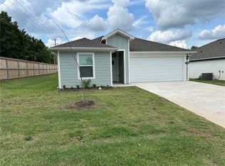 1300 Chavis St, Gentry, AR 72734
