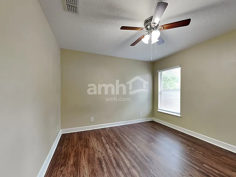 5940 NW Foust Cir — Photo 17