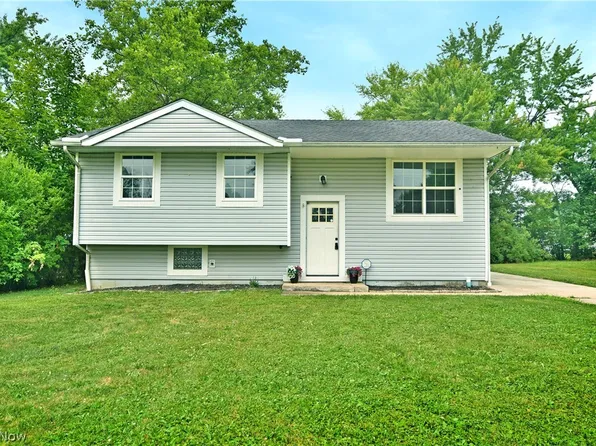 8143 Venice Heights Dr NE, Warren, OH 44484