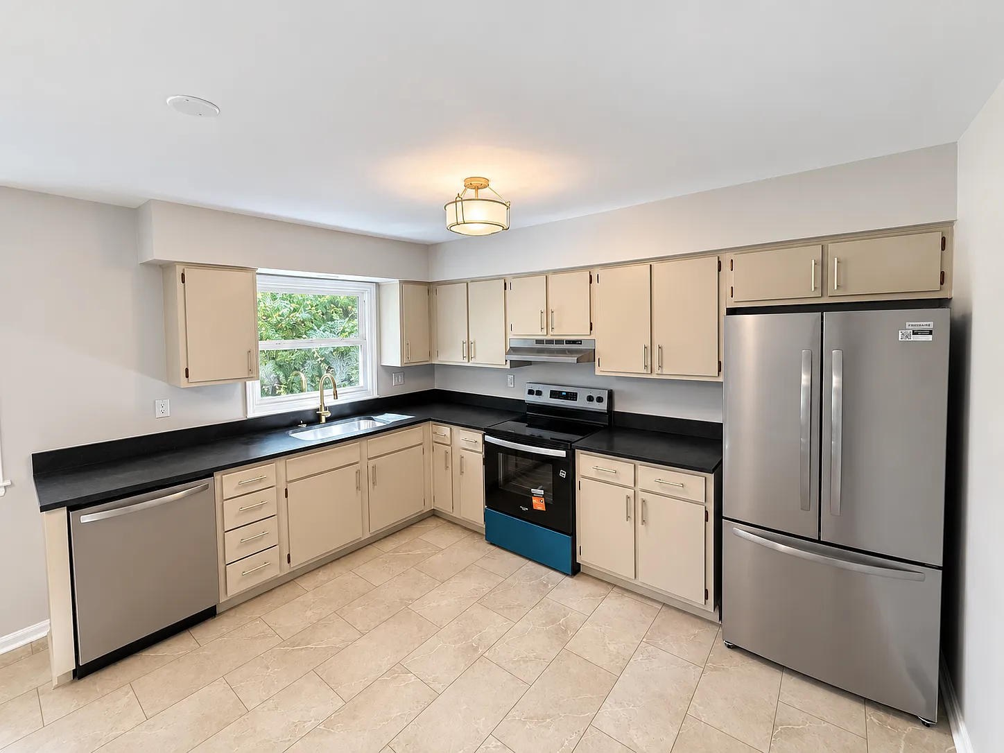 4 bed, 2376 sqft, $2,395 — Photo 1
