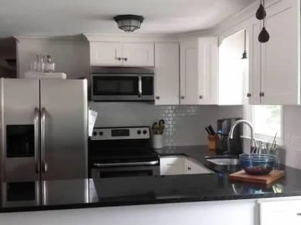 40 Camden Rd, Narragansett, RI 02882