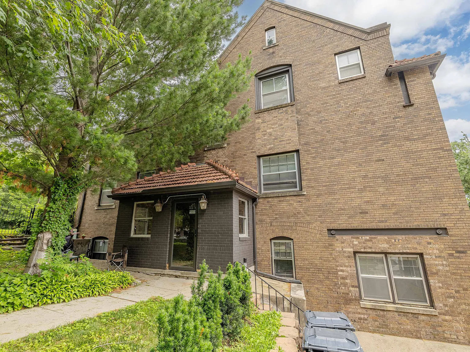 3815 Dewey Ave — Photo 1
