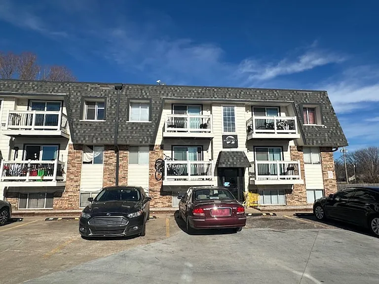 4964 E Lincoln St — Photo 3