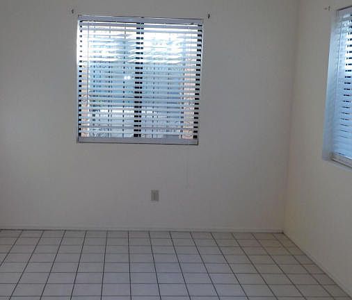 4th image of 1049 Carmelita Dr