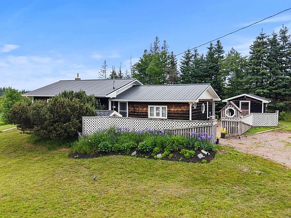 4th image of 2482 Winsloe Rd