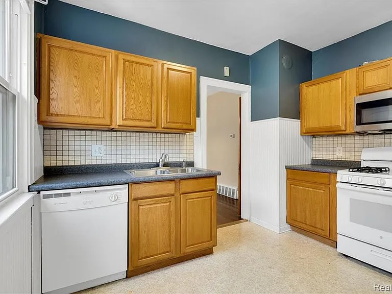 1413 Wayburn St — Photo 10