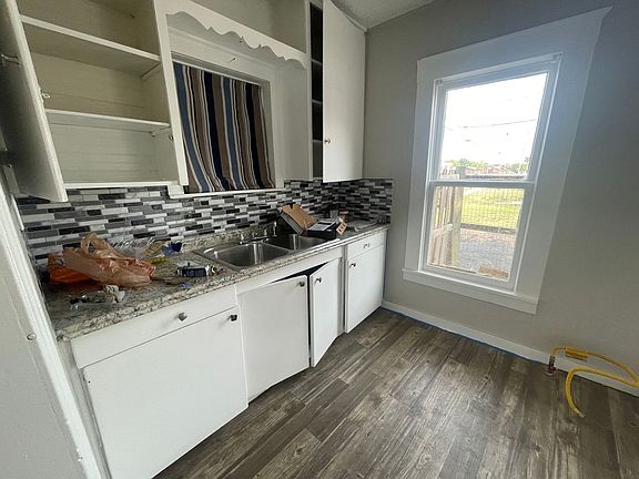 4th image of 2045 N Maplewood Ave