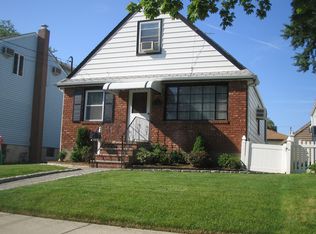 19 Fairfax St, Valley Stream, NY 11580