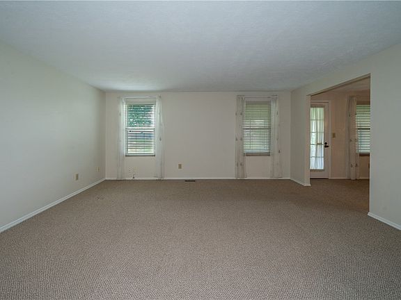 5th image of 5829 Waynegate Rd