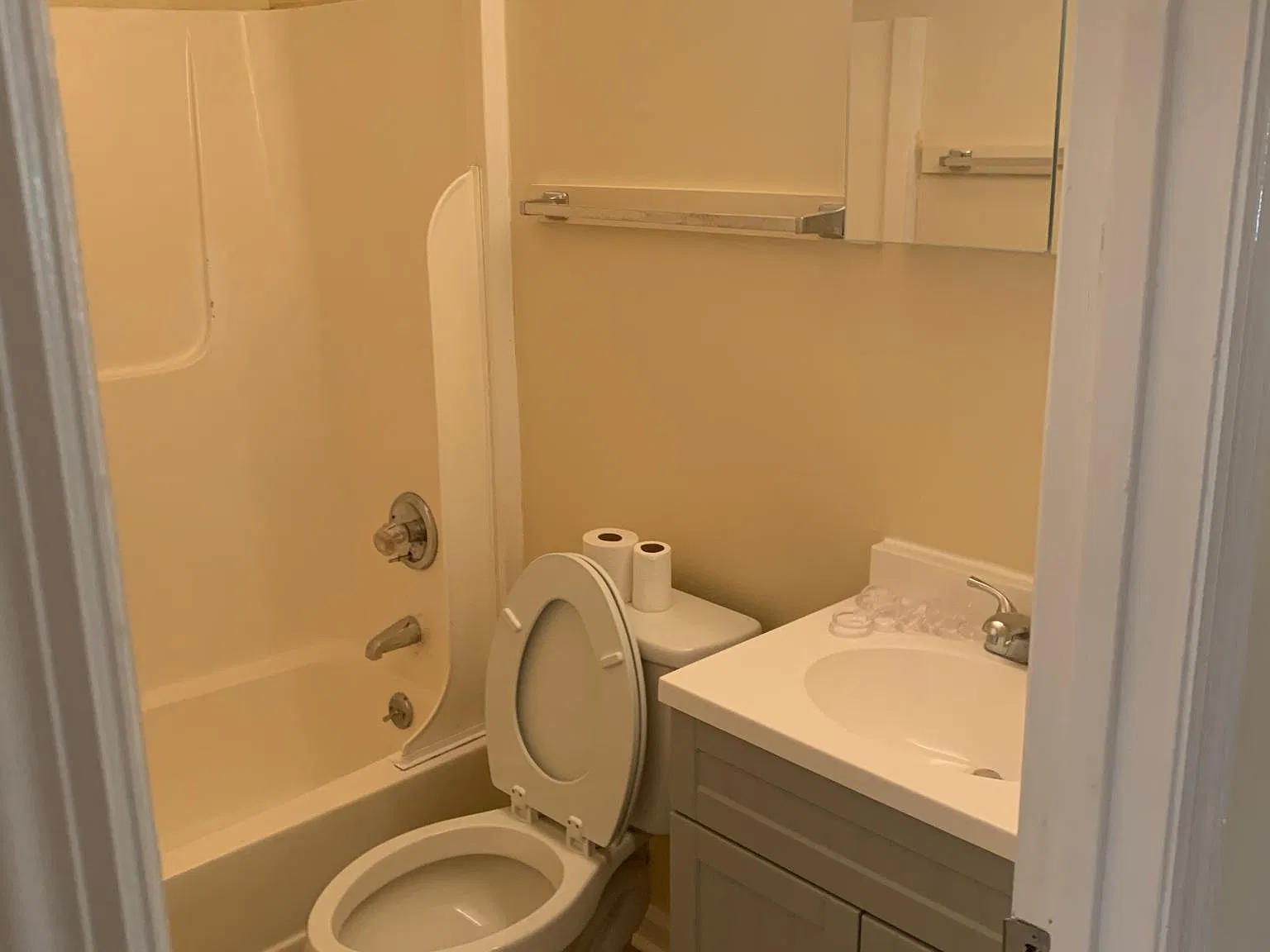 2404 Elkwood Ct — Photo 3