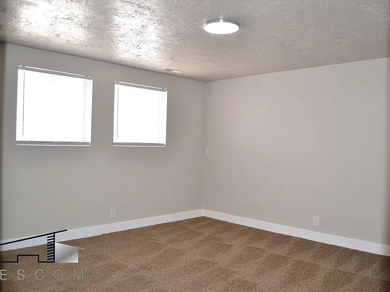 1688 N Main St — Photo 14
