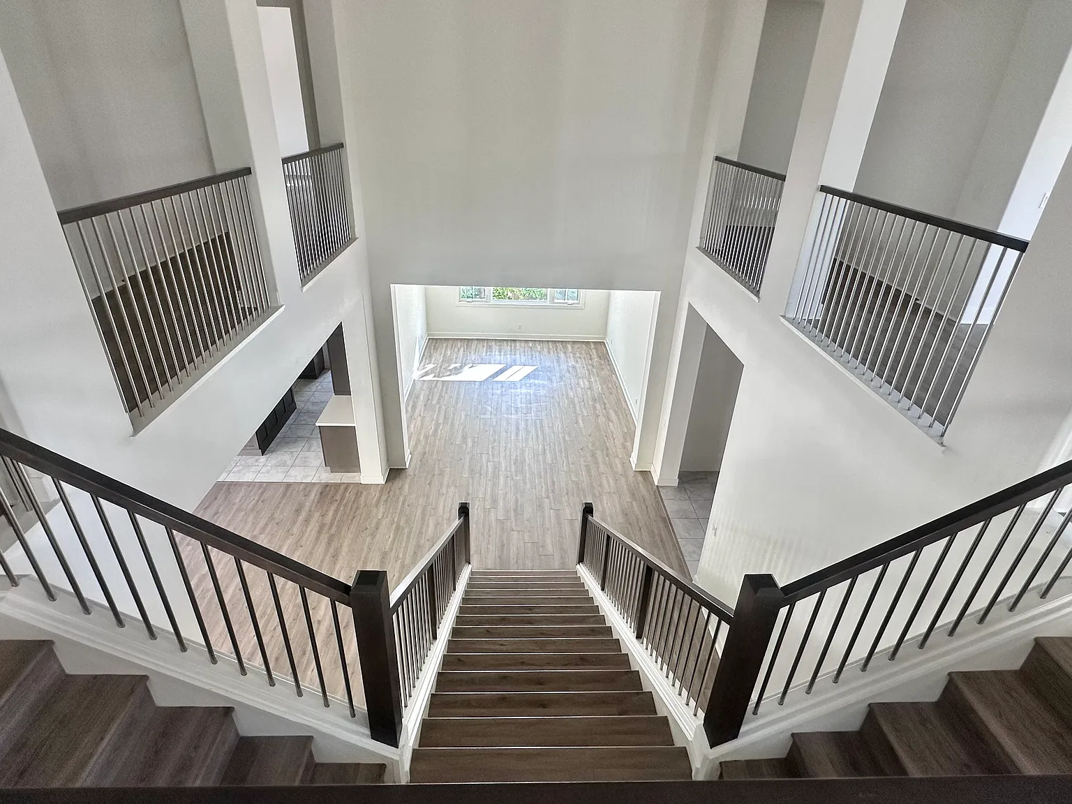 5 bed, 5709 sqft, $15,000 — Photo 3
