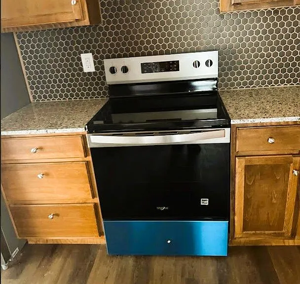 240 W Elm St #A — Photo 8