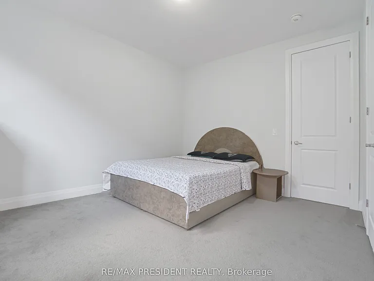 142 Prince Charles Cres — Photo 16