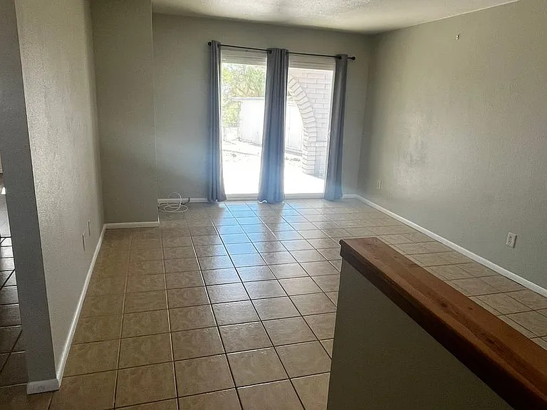 90 Mariposa Dr — Photo 3