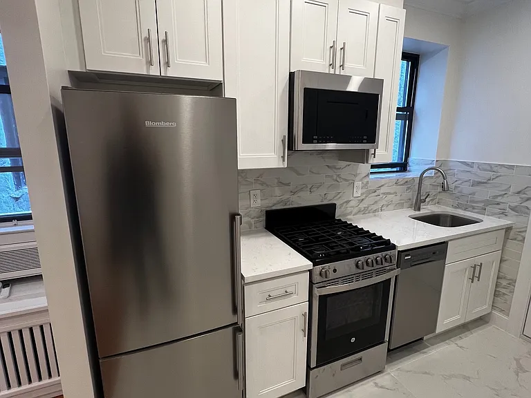 348 E 65th St #17 — Photo 18