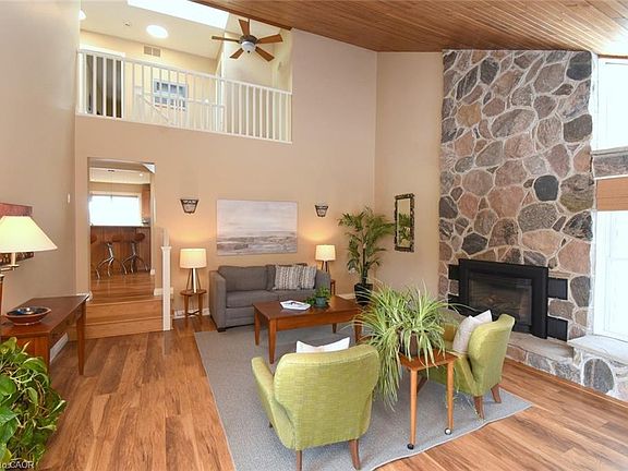 4th image of 2952 Powerline Rd W