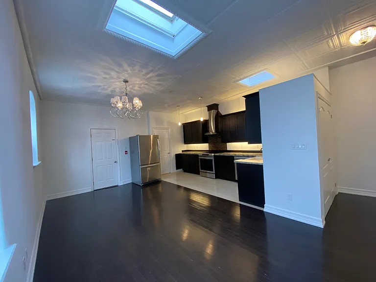 385 Jane St #UPPER FRONT — Photo 7