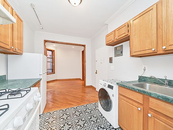 5th image of 593 10th Ave #4N