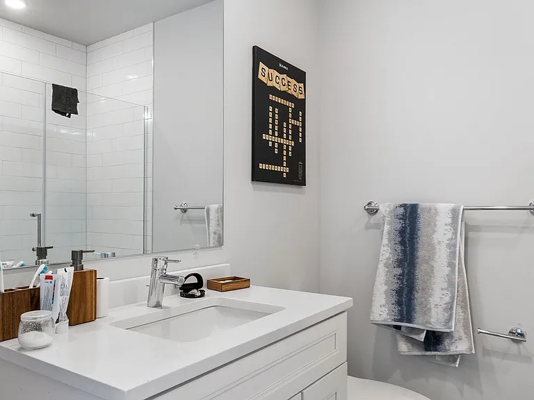The Bentley Apartments — Photo 8