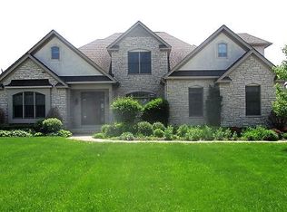 535 Pheasant Ridge Ln, Fontana, WI 53125