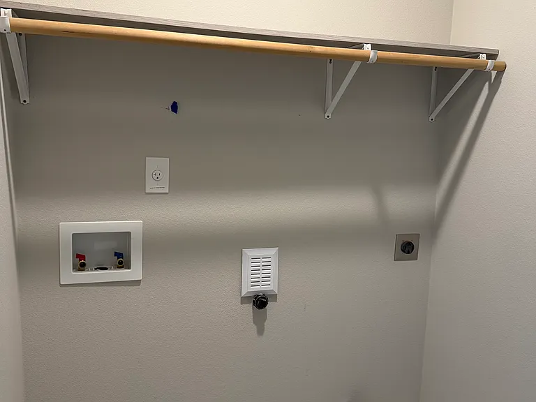Washer/Dryer Hookups